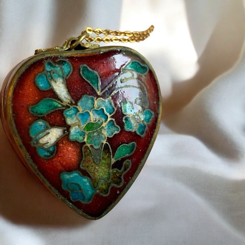 Vintage Cloisonne Enamel HEART Trinket Box Locket Pendant Necklace Flowers